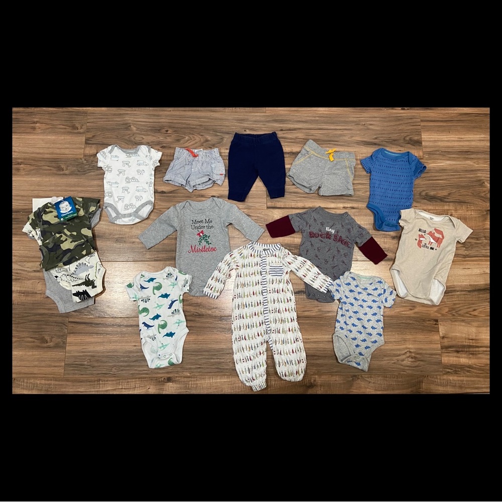 Size 0-3 Month Lot! Burt’s bees, carters, mud pie, and other mixed brands.